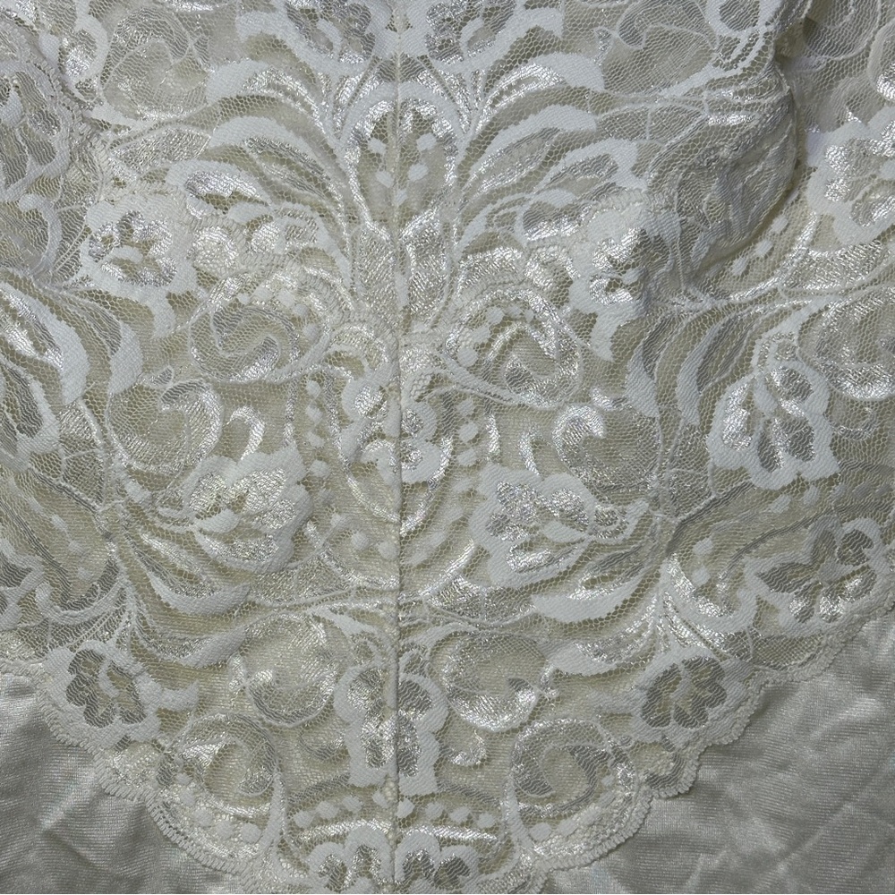 Vtg Vanity Fair Ivory Silky Top with an Intricate Lace Made in USA Ethereal - Picture 7 of 8